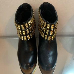 Betsey Johnson Camper booties